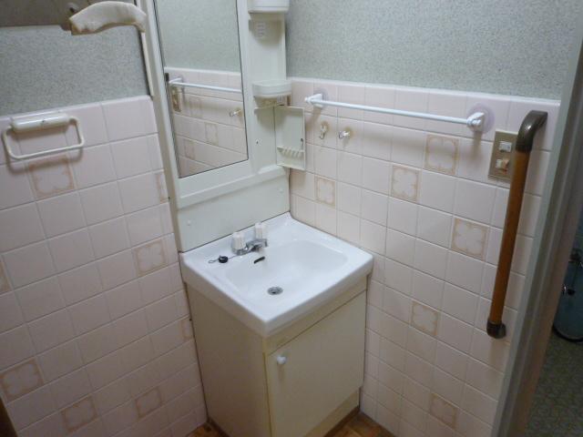 Wash basin, toilet