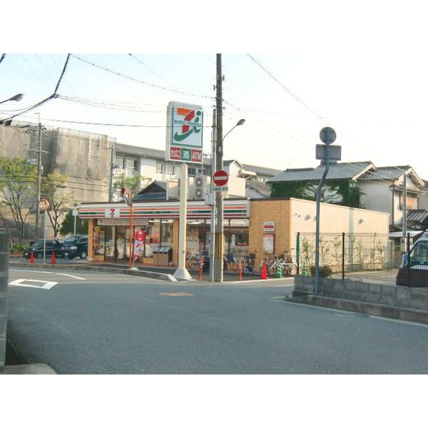 Convenience store. Lawson Itami Kitamoto-cho 2-chome up (convenience store) 888m