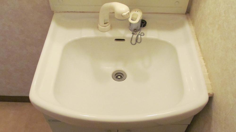 Wash basin, toilet. Width 60.5 Easy to use, not scatter water