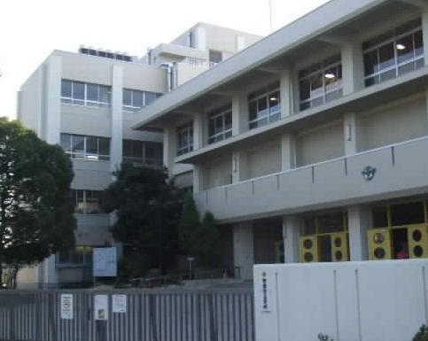 Primary school. 352m to Itami City Ogino Elementary School