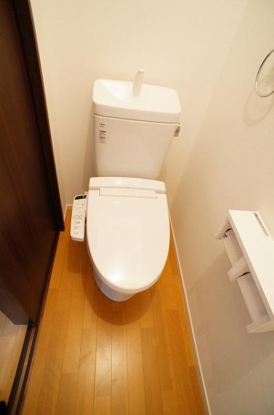 Toilet. Toilet (1F ・ There to 2F)