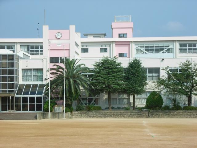 Primary school. 785m to Itami Sakuradai Elementary School