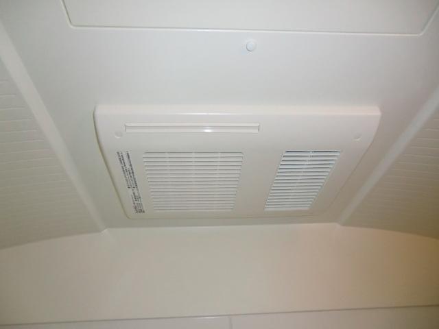 Cooling and heating ・ Air conditioning. Local photo (bathroom heating dryer)