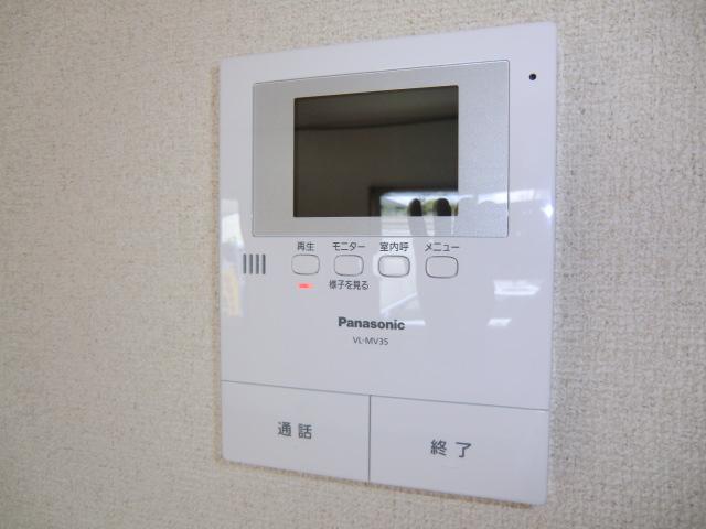 Security equipment. Safe color monitor with intercom to crime prevention! 