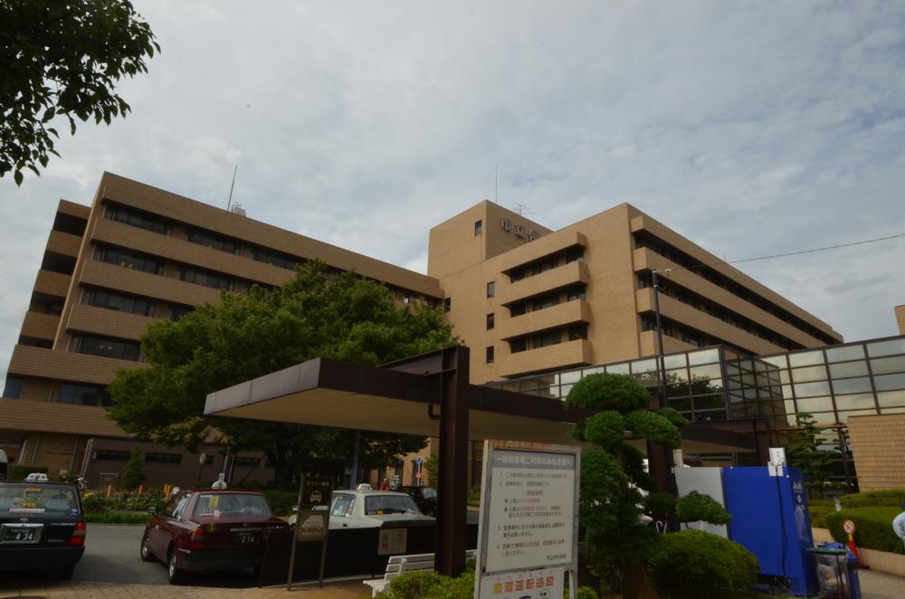 Hospital. It is also safe when an emergency because there is a 1438m large General Hospital to City Itami hospital. 