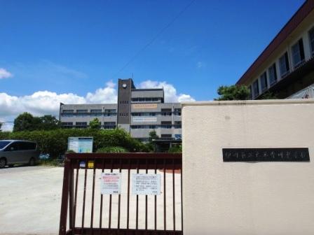 Junior high school. Junior high school there from 1241m site within 16 minutes' walk from Itami Municipal Tennoji River Junior High School
