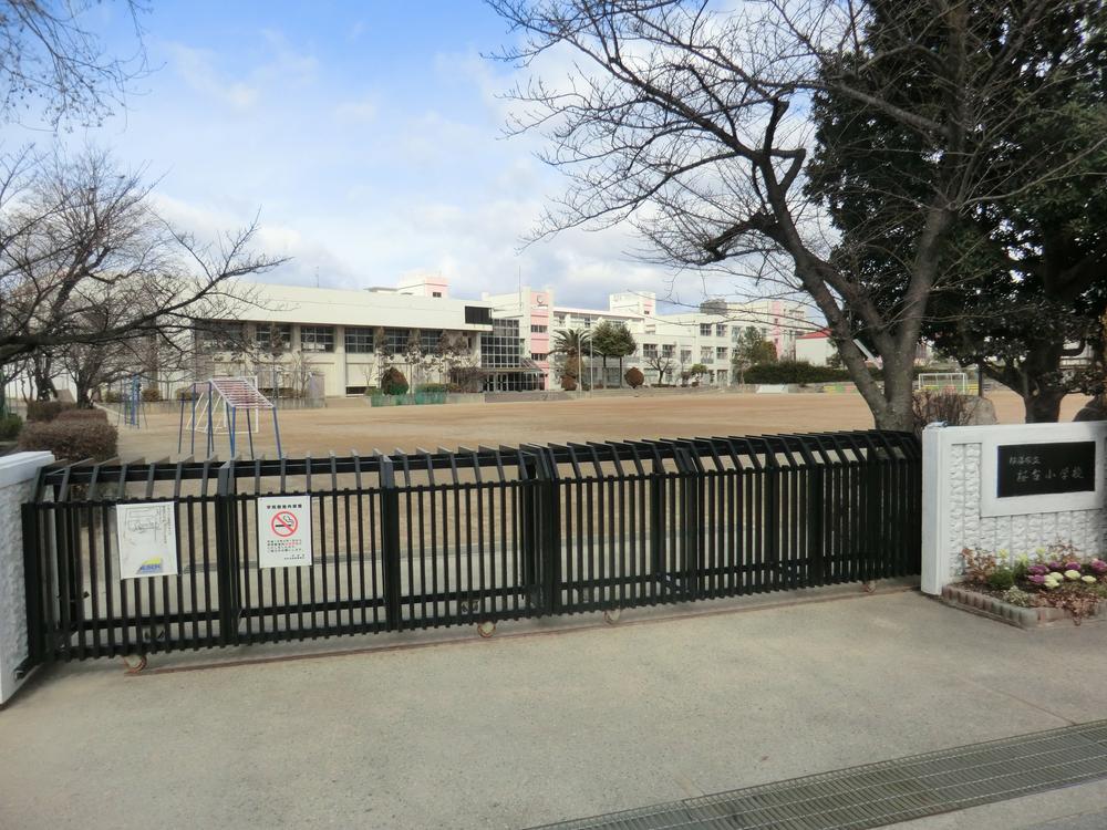 Primary school. Elementary school, which is within a 13-minute walk from the 984m field to Itami Sakuradai Elementary School