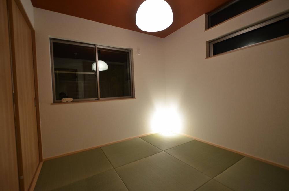 Non-living room. The first floor of a Japanese-style room photo. Warm Japanese-style adopts the Ryukyu-style tatami
