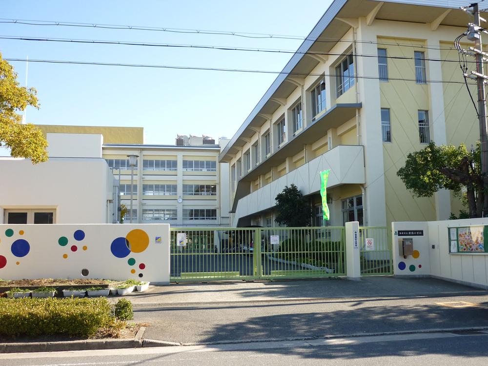 Primary school. 600m to Itami City Tohi Elementary School