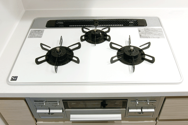Kitchen.  [Hyper-glass coat stove] Top plate, Just wipe a quick, Easy to clean hyper-glass coat stove. Stove has been adopted by a three-burner stove that can distinguish according to your cooking applications (same specifications)