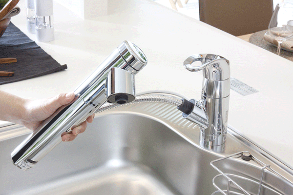 Kitchen.  [Water purifier integrated single lever mixing faucet] Pulled out because the cleaning of tableware and sink, Also useful vegetables of washable. Water regulation is happy with one hand (same specifications)