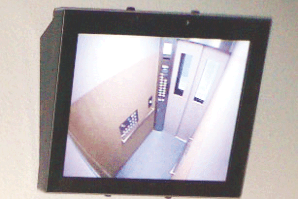 Security.  [Elevator monitor] On the first floor elevator hall are installed LCD monitor, You reflect the situation in the elevator (same specifications)