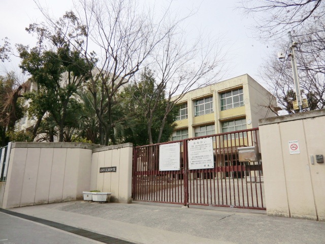 Junior high school. 784m until the Amagasaki Municipal Muko east junior high school (junior high school)