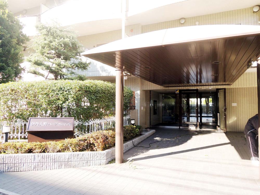 Entrance. Common areas