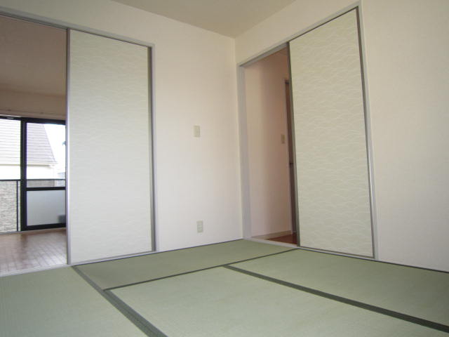 Other room space. It will put the kotatsu in the winter