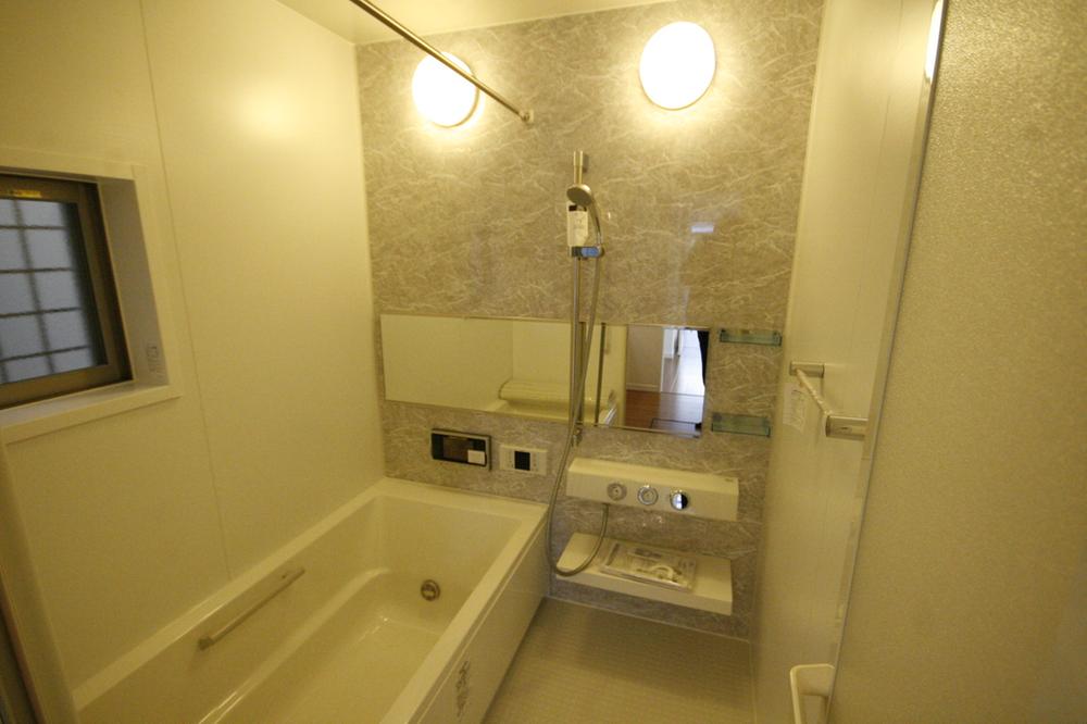Bathroom. Clean bathroom with wide mirror!  Bathroom heater dryer, of course, It comes with a mist sauna! 