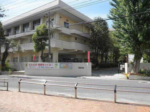 Junior high school. 1125m to Itami Minami Junior High School