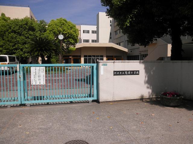 Primary school. 423m to Itami City Arioka Elementary School