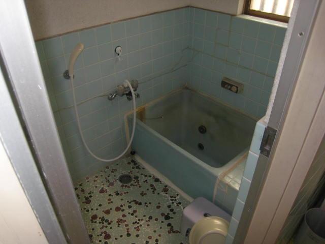 Bathroom. Room (May 2013) Shooting