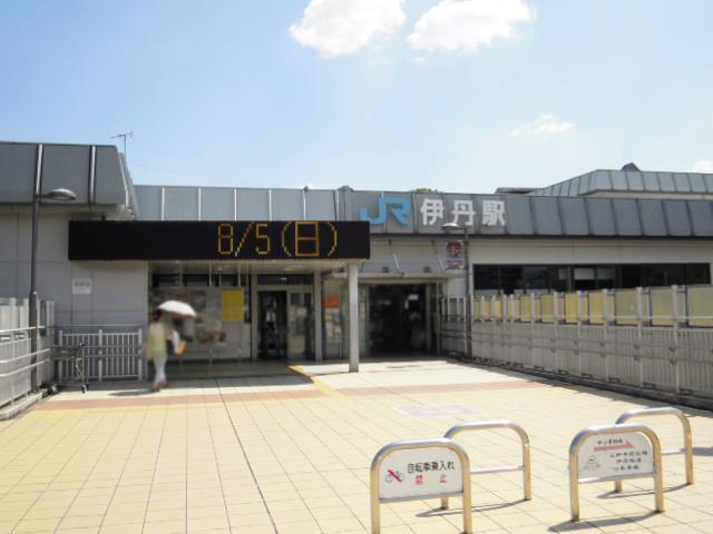 station. 1339m until JR Itami Station