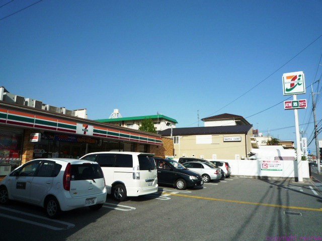 Convenience store. Seven-Eleven Itami Midorigaoka 1-chome to (convenience store) 217m