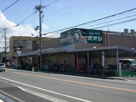 Supermarket. Super highway 324m to Itami Andoji shop