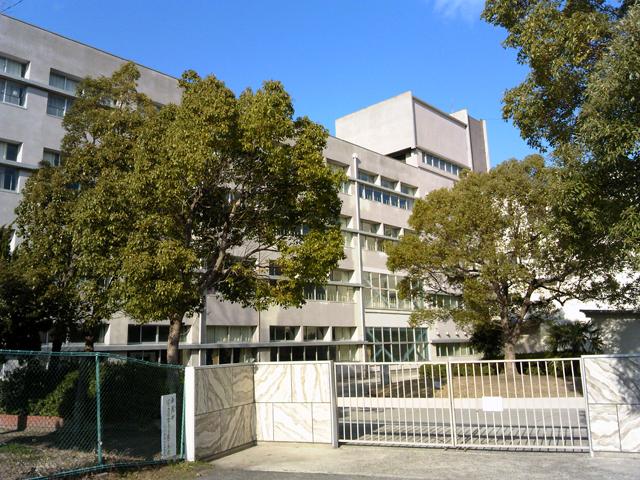 Junior high school. 1695m to Itami Municipal Tennoji River Junior High School