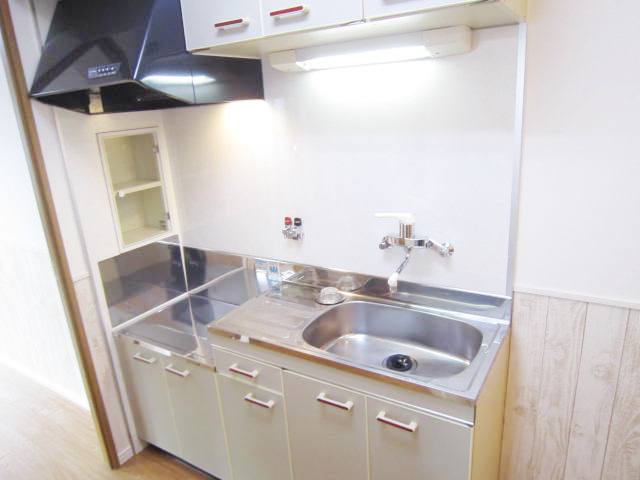 Kitchen. 2-neck is a gas stove can be installed