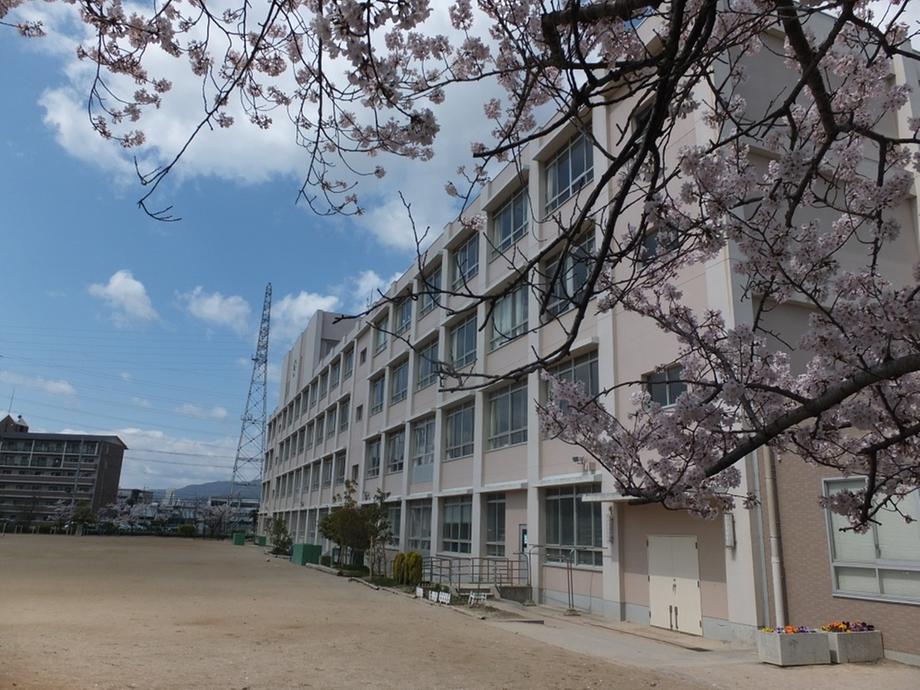Primary school. 936m to Itami Ikejiri Elementary School