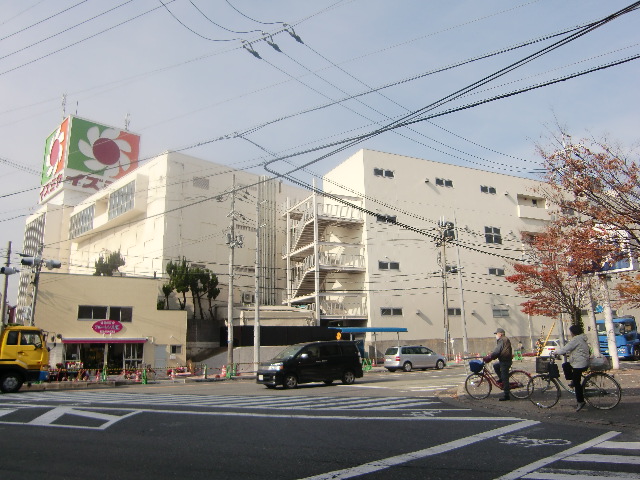 Shopping centre. Izumiya until the (shopping center) 1500m