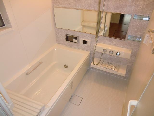 Bathroom. Local photo (bathroom) Bathroom heating dryer ・ Mist sauna ・ With bathroom TV!