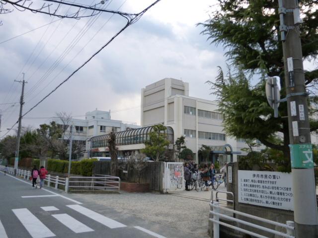 Primary school. 918m to Itami Minami Elementary School