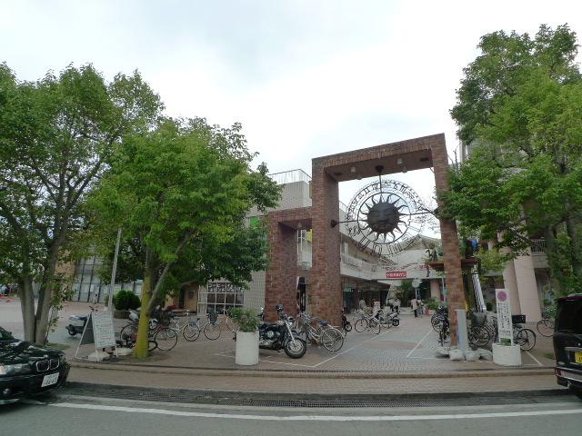 Shopping centre. 1586m to Saint-Maur Takasago