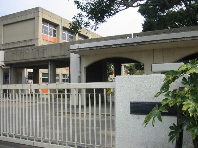 Bathroom. Kamino elementary school 1500m