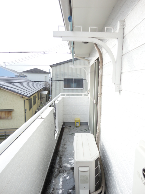 Balcony. South-facing balcony -! Laundry Area Yes ^^