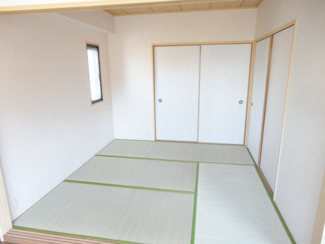 Other room space. Japanese-style room 4.5 Pledge! Because the corner room with windows!