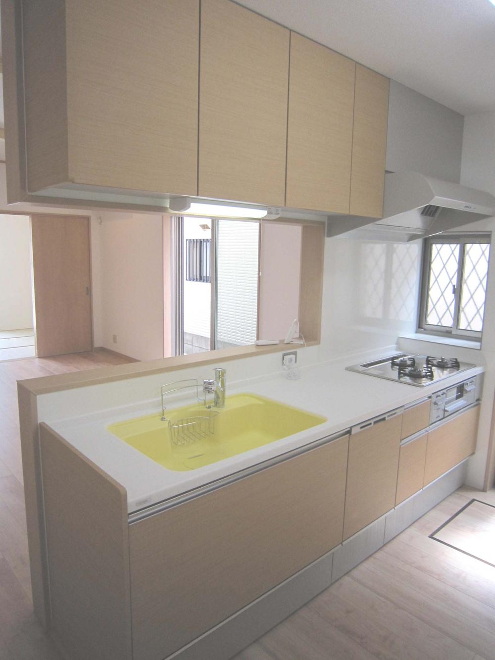 Kitchen. Yamaha System kitchen Glass top stove ・ Dishwasher ・ It is your easy-to-clean exhaust fans, such as cooking is fun kitchen