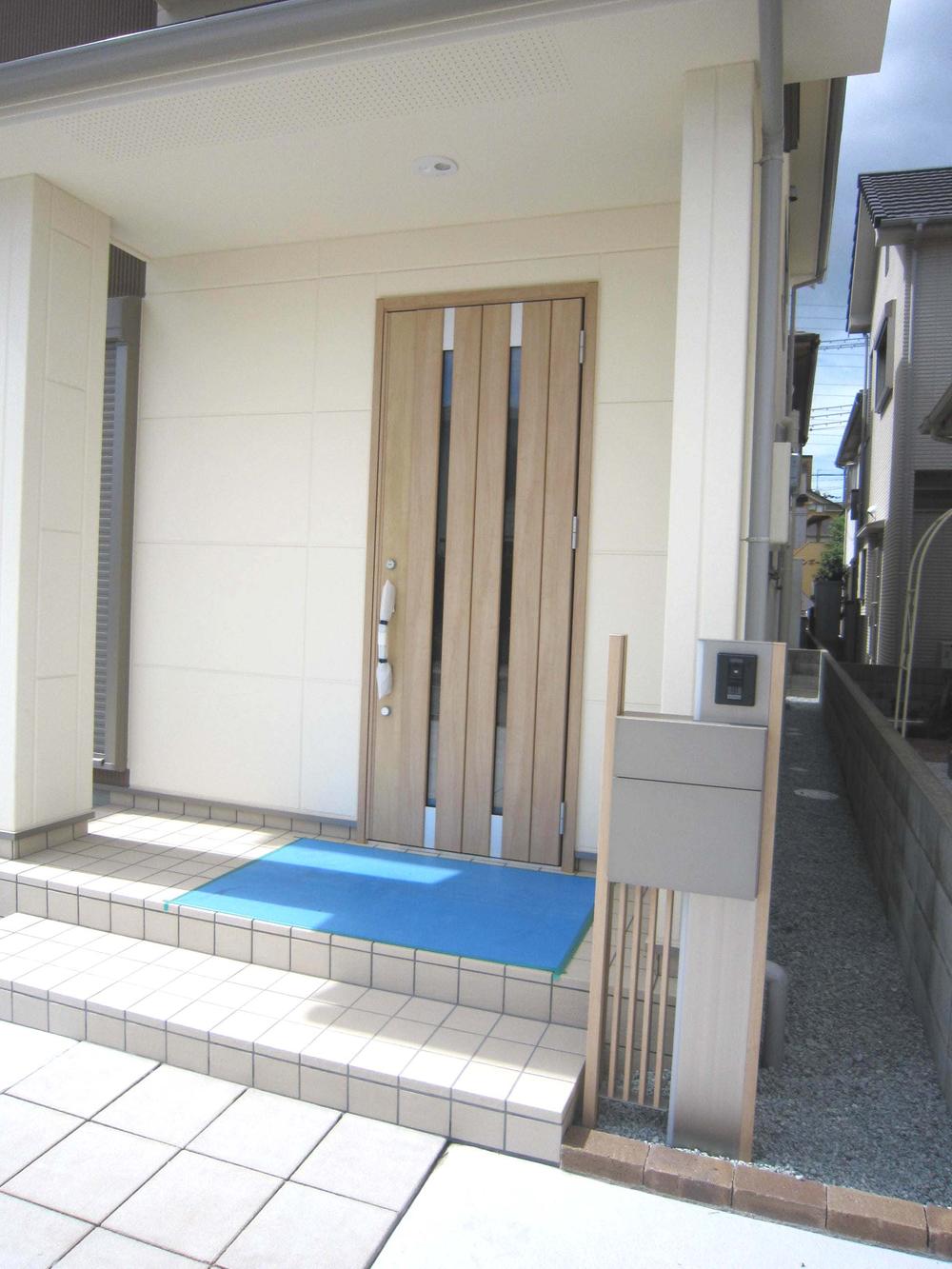 Entrance. Rikushiru Insulation entrance door Jiesuta