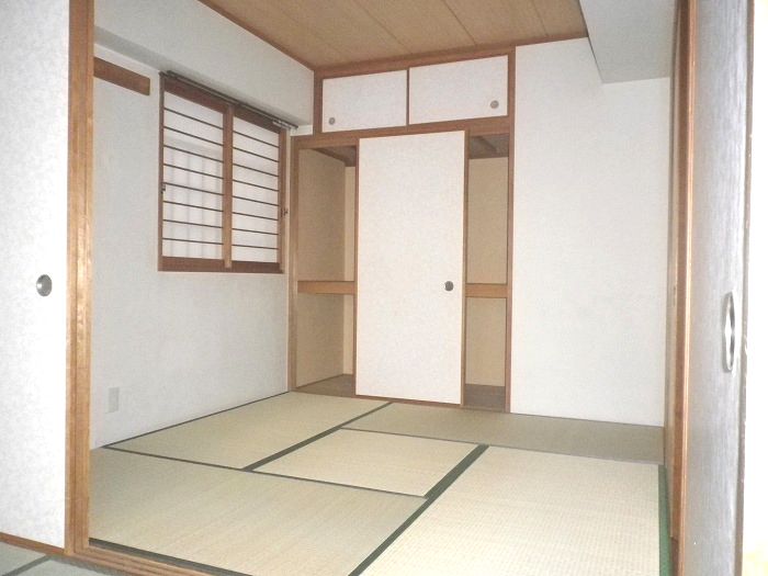 Other room space. Japanese-style room There closet