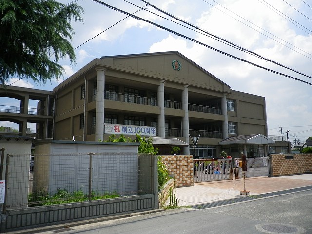Primary school. Kakogawa Municipal hommock 611m up to elementary school (elementary school)