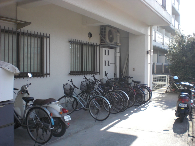 Other common areas. Bicycle-parking space!
