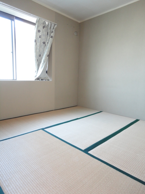Other room space. It is a Japanese-style room 4.5 Pledge ^^