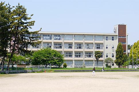 Primary school. Municipal Hamanomiya 150m up to elementary school
