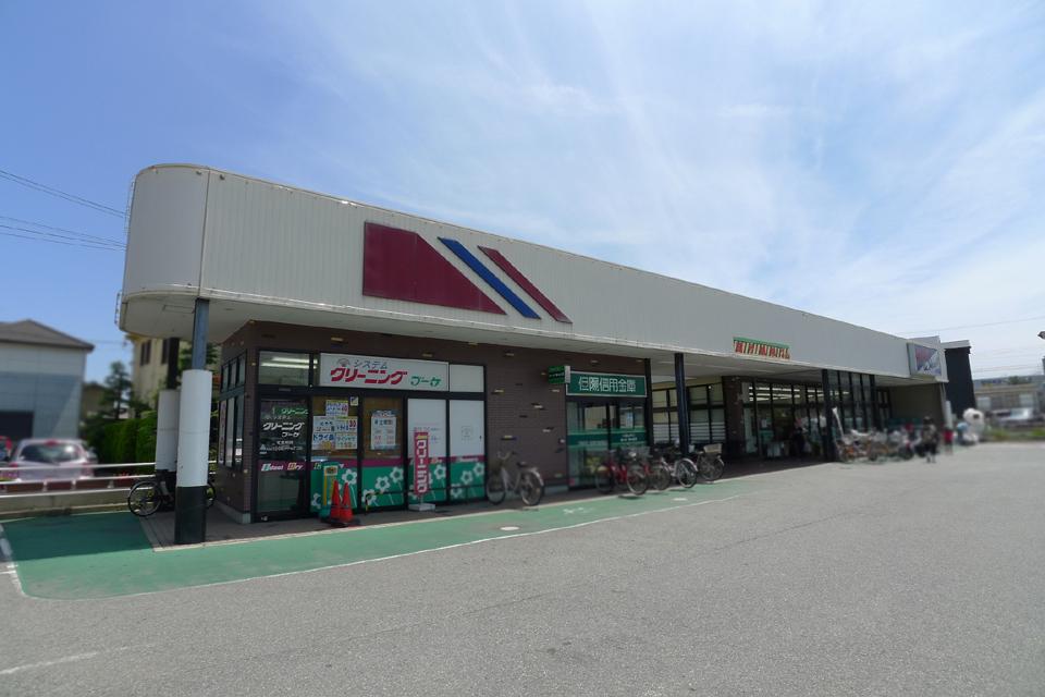 Supermarket. Maruay Hamanomiya to the store 1716m