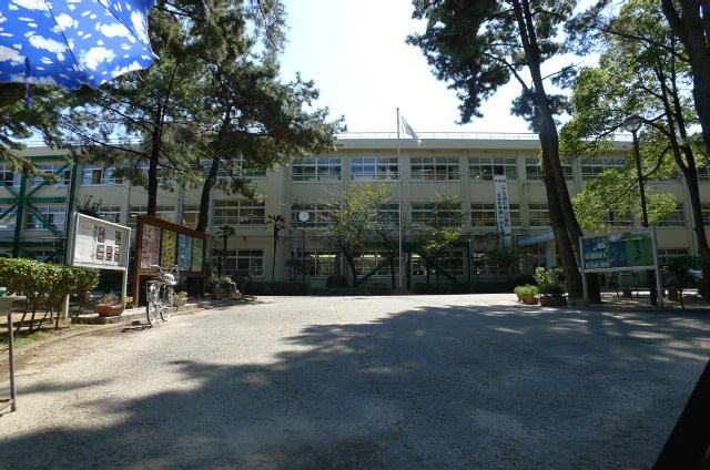 Junior high school. Kakogawa Municipal Hamanomiya until junior high school 1676m