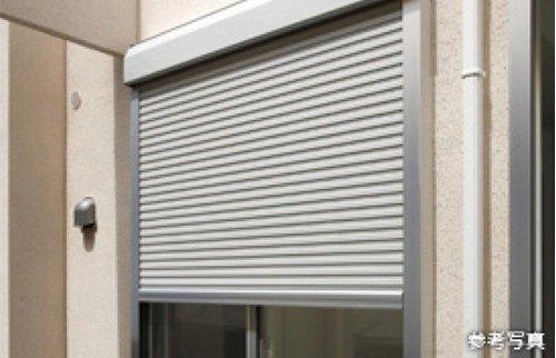 Security equipment. Adopt an electric shutter that can be easily operated for those of children and the elderly. Crime prevention is also high. 