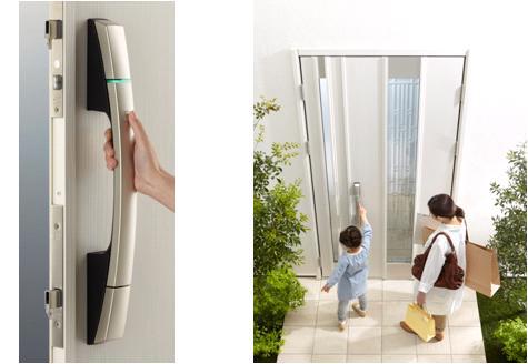 Other Equipment. Locking in automatic only closer to the door ・ Smart door that can unlock. Locking of the remote control button ・ Unlocking is also possible. 