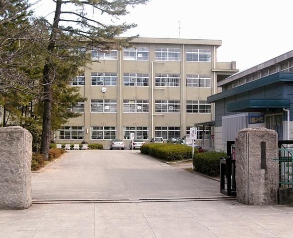 Primary school. Hamanomiya until elementary school 200m