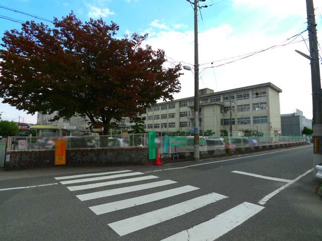 Primary school. Kakogawa Municipal Noguchikita to elementary school 1048m