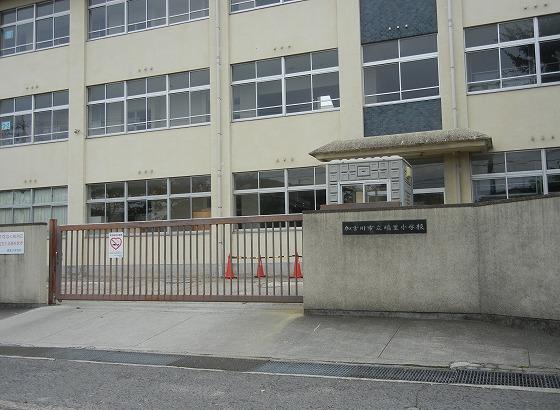 Primary school. Kakogawa Municipal Hatosato to elementary school 1500m